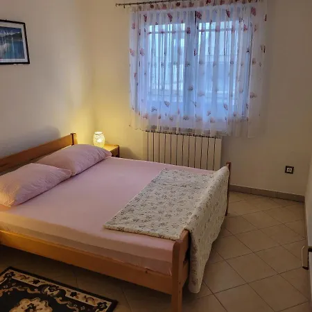 Apartment Sahic 3 Funtana