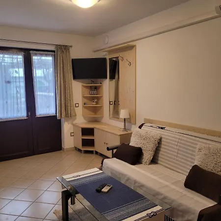 Apartment Sahic 3 Funtana